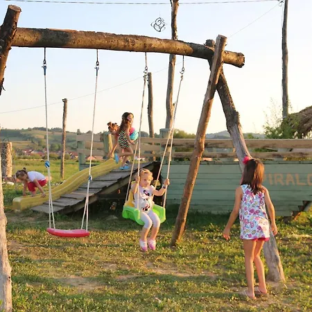 Homes Piralo Vakantiehuis Kostajnica