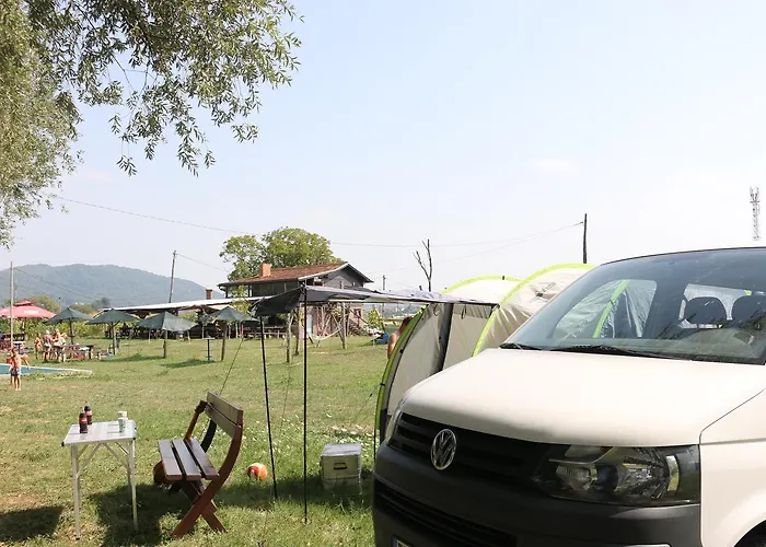 Homes Piralo * Kostajnica