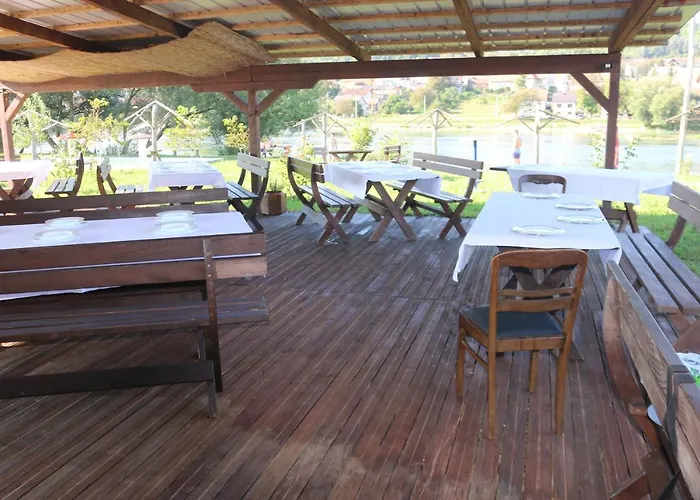 Homes Piralo * Kostajnica